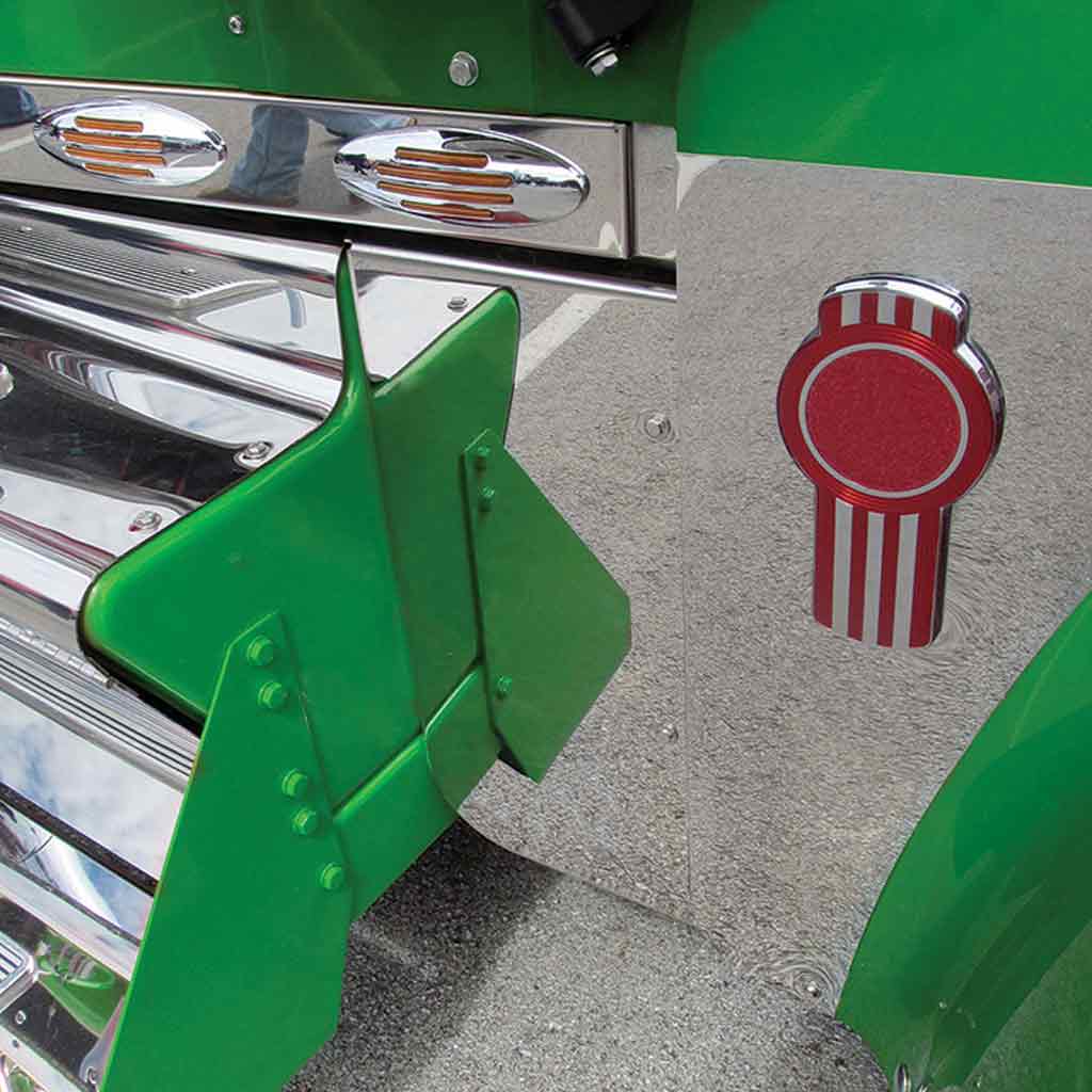 KW. W900L Hood/Battery Box Filler Panels (1997-2010) – Blank